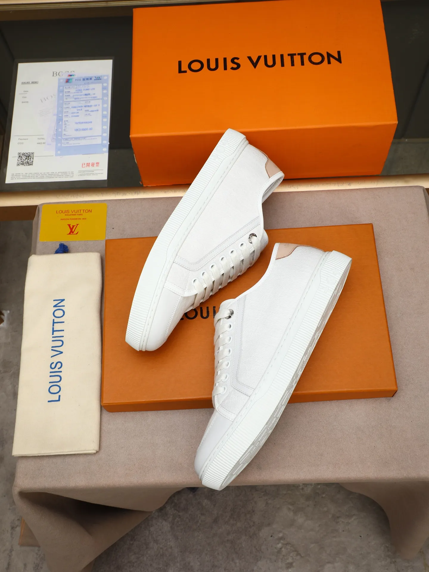 Men's Men's Shoes 💰440 𝐋𝐨𝐮𝐢𝐬 𝐕𝐮𝐢𝐭𝐭𝐨𝐧 𝟮𝟬𝟮𝟱/𝐬𝐬 Louis Vuitton's new spring and summer casual sports sneakers have a youthful atmosphere and are very youthful on the feet! Comfortable and light on the feet! The color is also very youthful! The upper is exclusively decorated with LV accessories! Make the whole shoe more flexible! The special electro-printed logo on the upper has a sense of design and is super recognizable! Beautiful and generous! ! It’s super easy to walk on! Specific denim surface material, sheepskin lining, original molded outsole Size: 38-44 (45 customized)